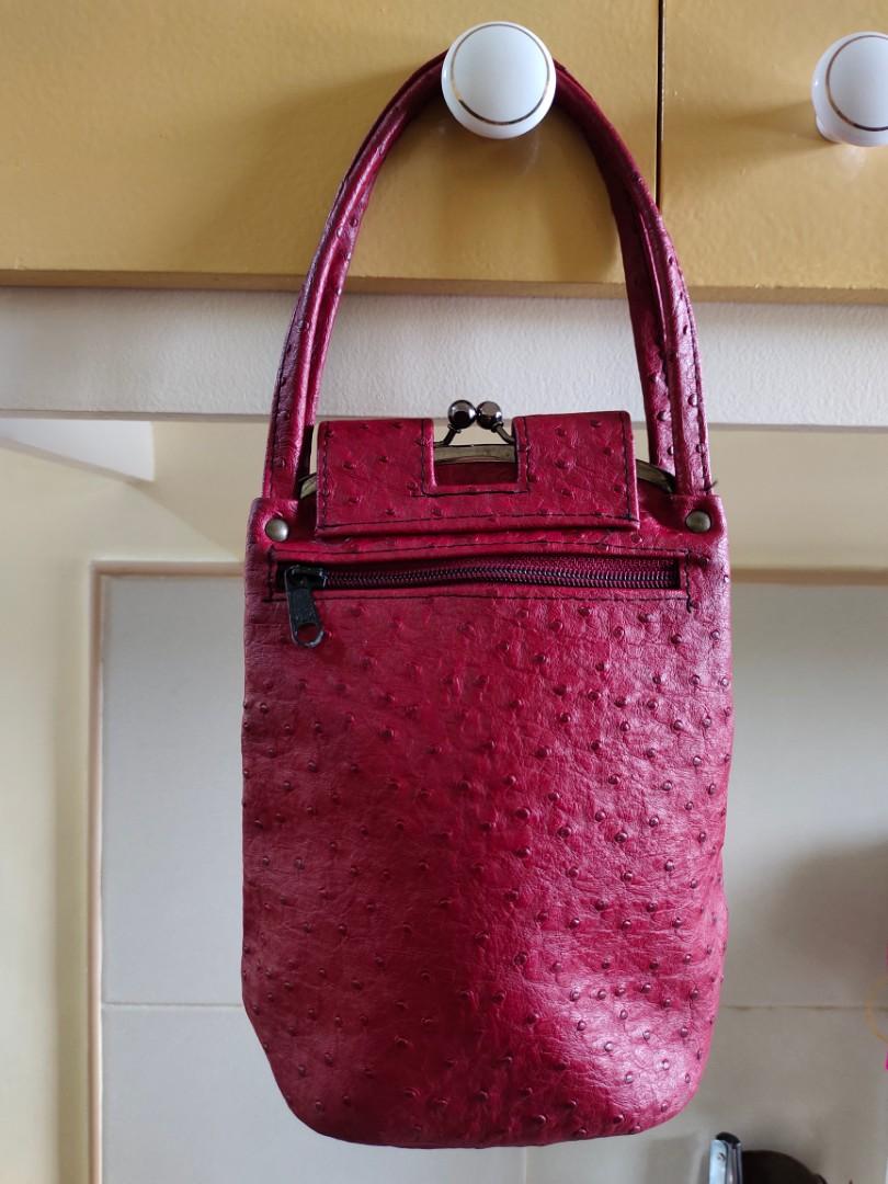 Small bag (Category: Purses & Pouches) located in Paranaque City. Submitted by arkco (Listing ID 1180084890, Image 2). Description: No flaws very nice/cute in actual ostrich skin leather zip pocket inside and at the back stand-alone-bag kasya long wallet MOP gcash or unionbank COD lalamove or via GogoXpress.