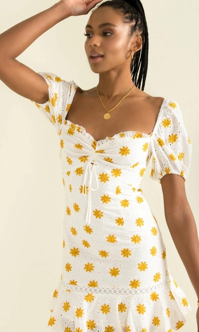 Ashland lace sales up dress