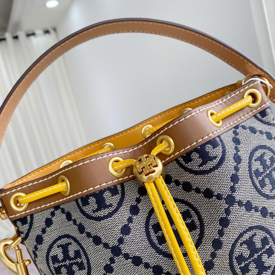 T Monogram in Jacquard with Fine Leather Trim Zip Camera Bag (Tory Burch  79356), Women's Fashion, Bags & Wallets, Cross-body Bags on Carousell