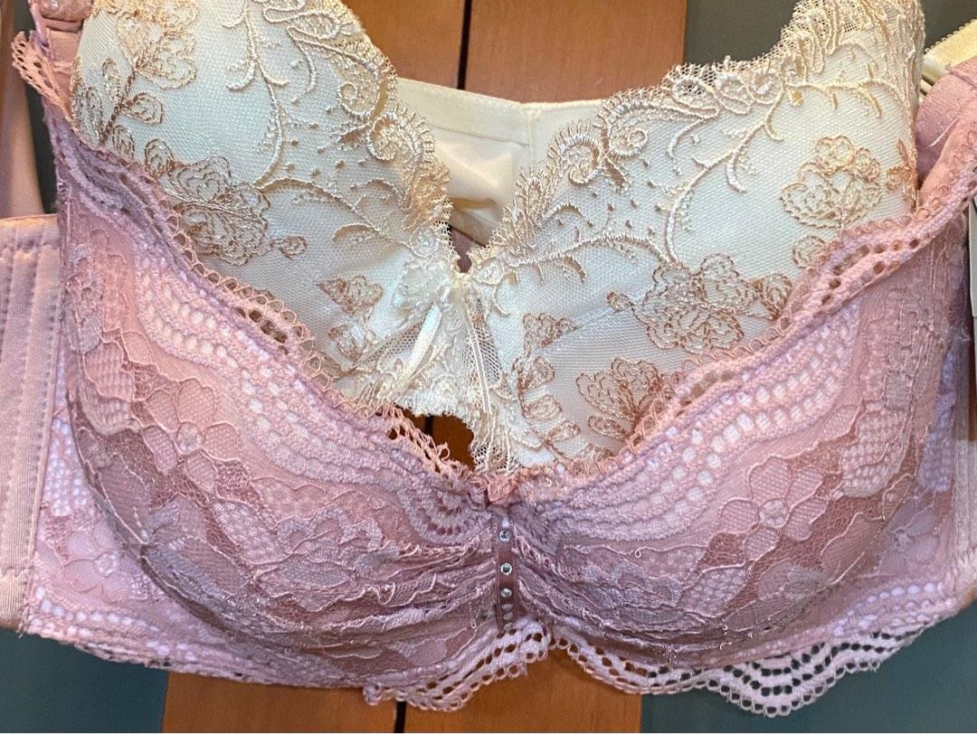 Triumph Bra Size B80 Women s Fashion New Undergarments Loungewear 