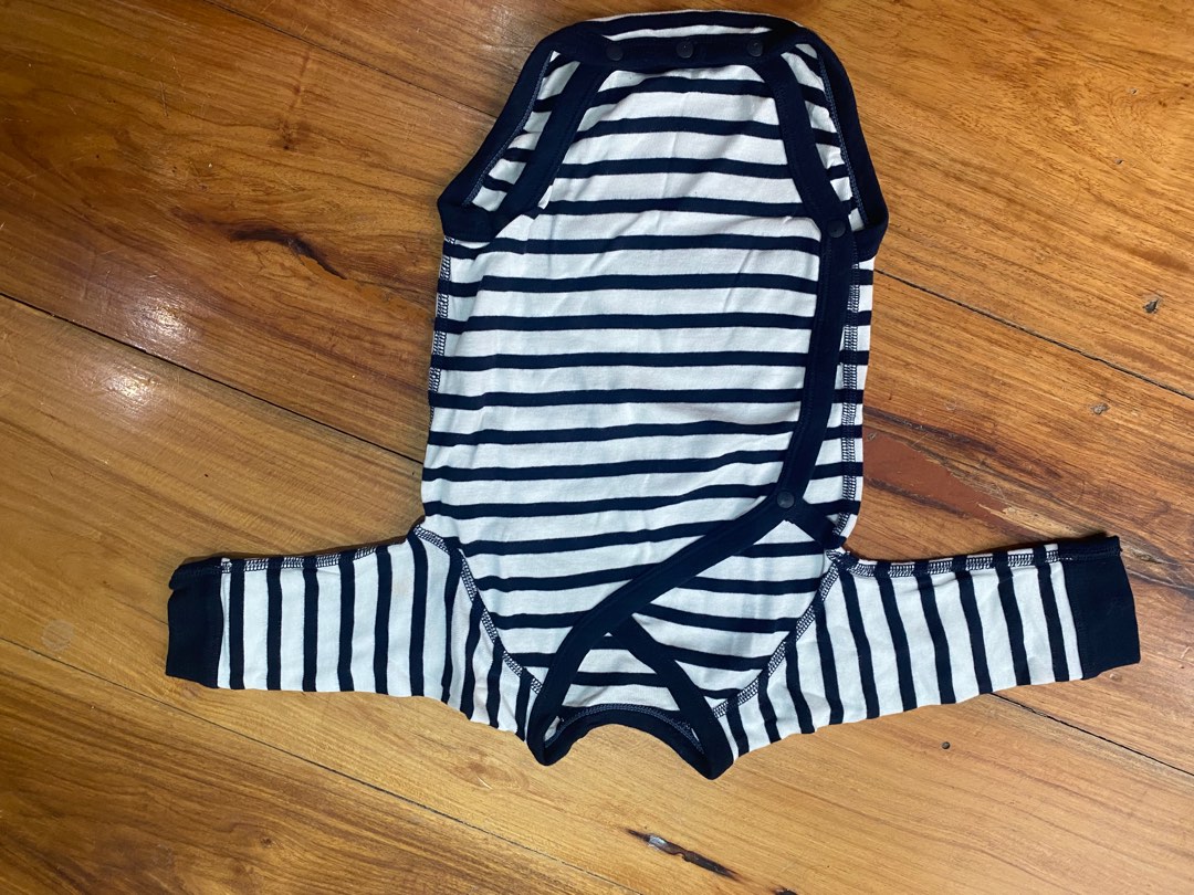 Uniqlo Baby Onesie (60cm), Babies & Kids, Babies & Kids Fashion on