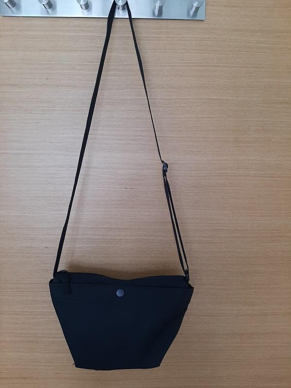 Uniqlo Black Nylon Crossbody Bag, Women's Fashion, Bags & Wallets