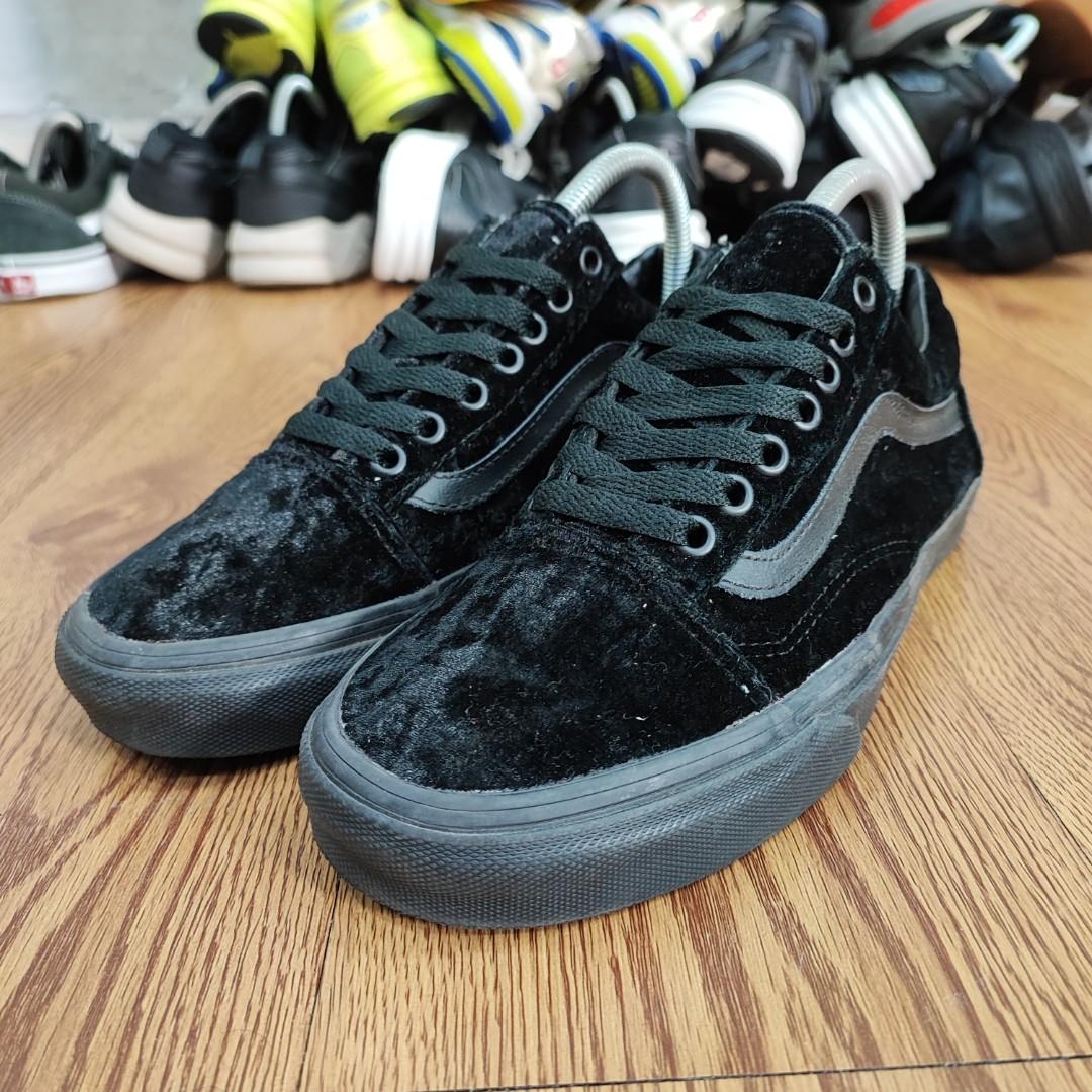 VANS OLD SKOOL BLACK VELVET Men s Fashion Footwear Sneakers on