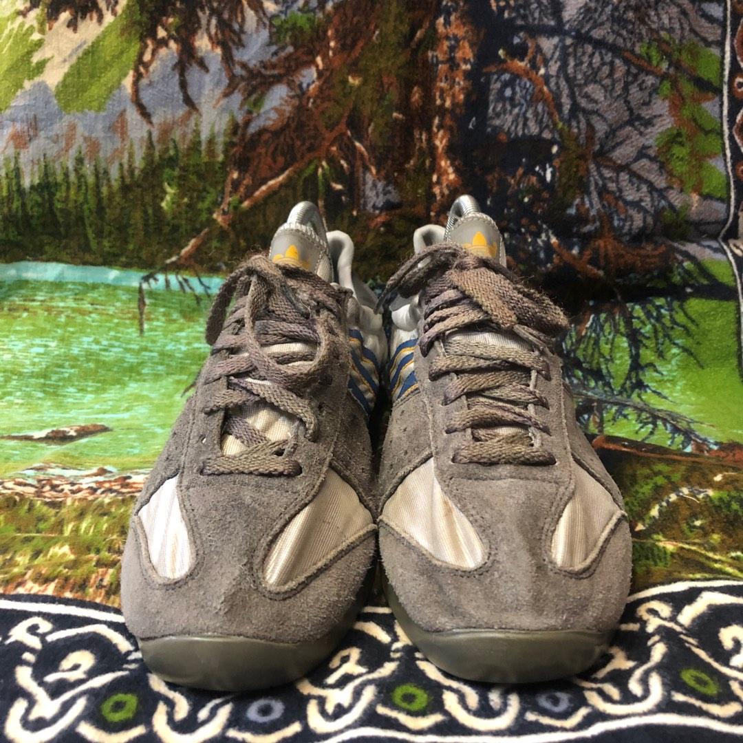 Old fashion adidas top shoes