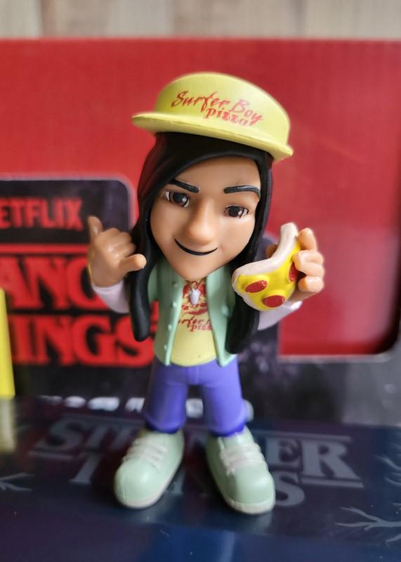 YuMe Stranger Things Walkie Talkie Collectible | Upside Down Capsule Series 3 Surprise Mini figura y soporte de exhibición | Mercancía de Netflix | Regalo de juguete para niños y adultos y