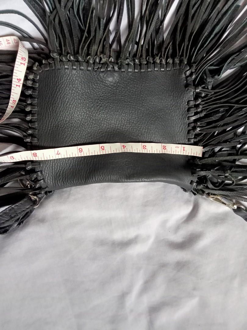 ZARA FRINGE BAG (Category: Shoulder Bags) located in Caloocan City. Submitted by lovemiyaki (Listing ID 1180178942, Image 3). Description: .