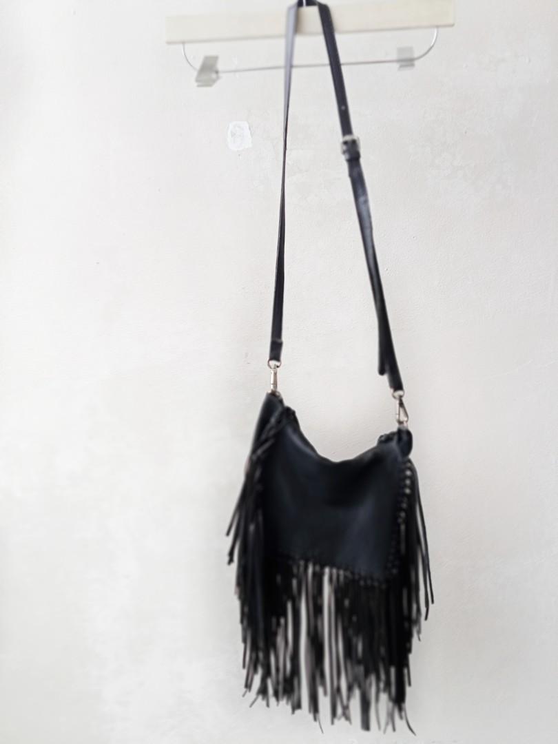 ZARA FRINGE BAG (Category: Shoulder Bags) located in Caloocan City. Submitted by lovemiyaki (Listing ID 1180178942, Image 2). Description: .