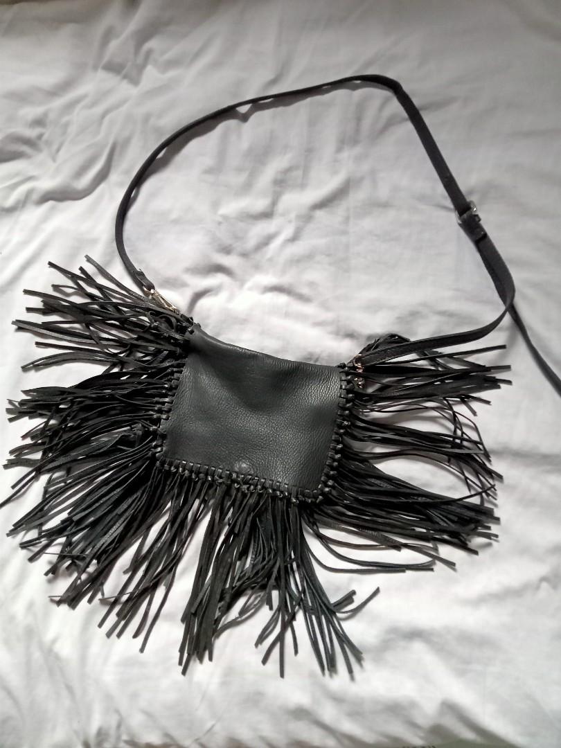 ZARA FRINGE BAG (Category: Shoulder Bags) located in Caloocan City. Submitted by lovemiyaki (Listing ID 1180178942, Image 1). Description: .