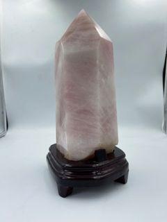 粉水晶柱實際水晶重量5.8公斤實物拍攝紋路礦紋收到的如照片一樣招愛情人緣的粉紅水晶太美只要3000元