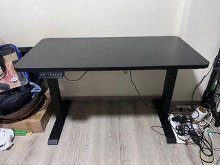 Adjustable height working table desk