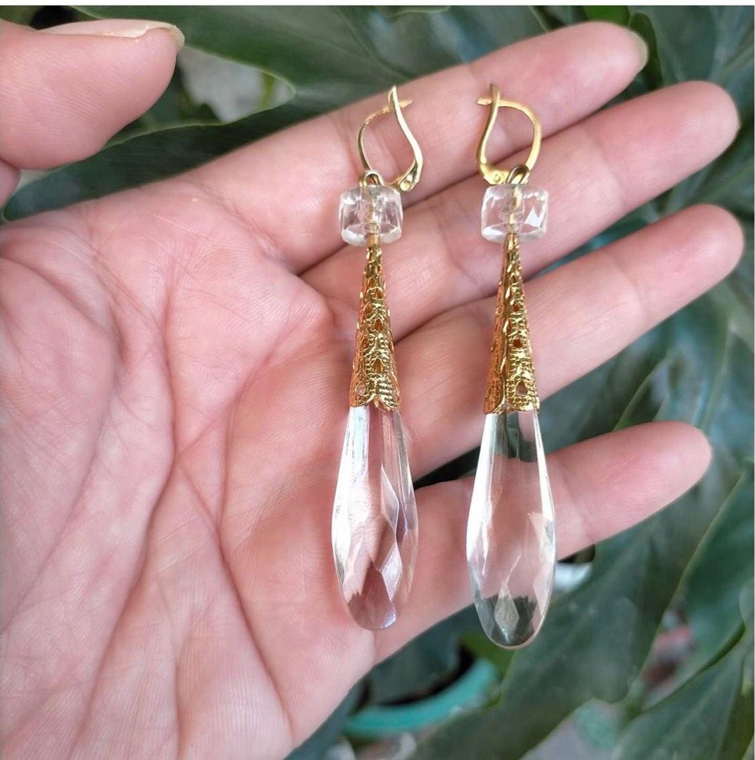 Another Vintage Earrings (JPN Sourced) (Category: Earrings) located in Caloocan City. Submitted by geegeegeee (Listing ID 1180479556, Image 1). Description: Bought from a vintage shop in IG @vintageavenue_ph at PHP 600. Used only once in my end. Lightweight. 7cm. .