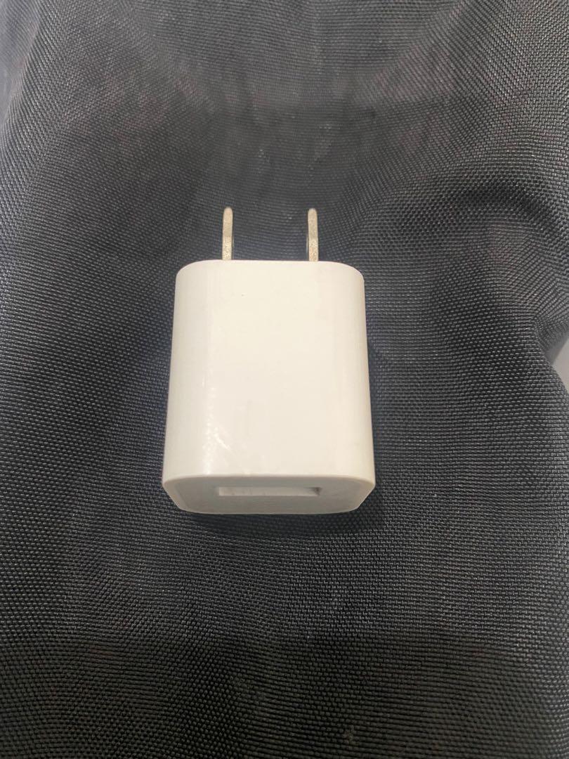 Apple Power adaptor (Category: Chargers & Cables) located in Manila. Submitted by chemit97 (Listing ID 1180309339, Image 1). Description: Selling my used apple power adaptor.