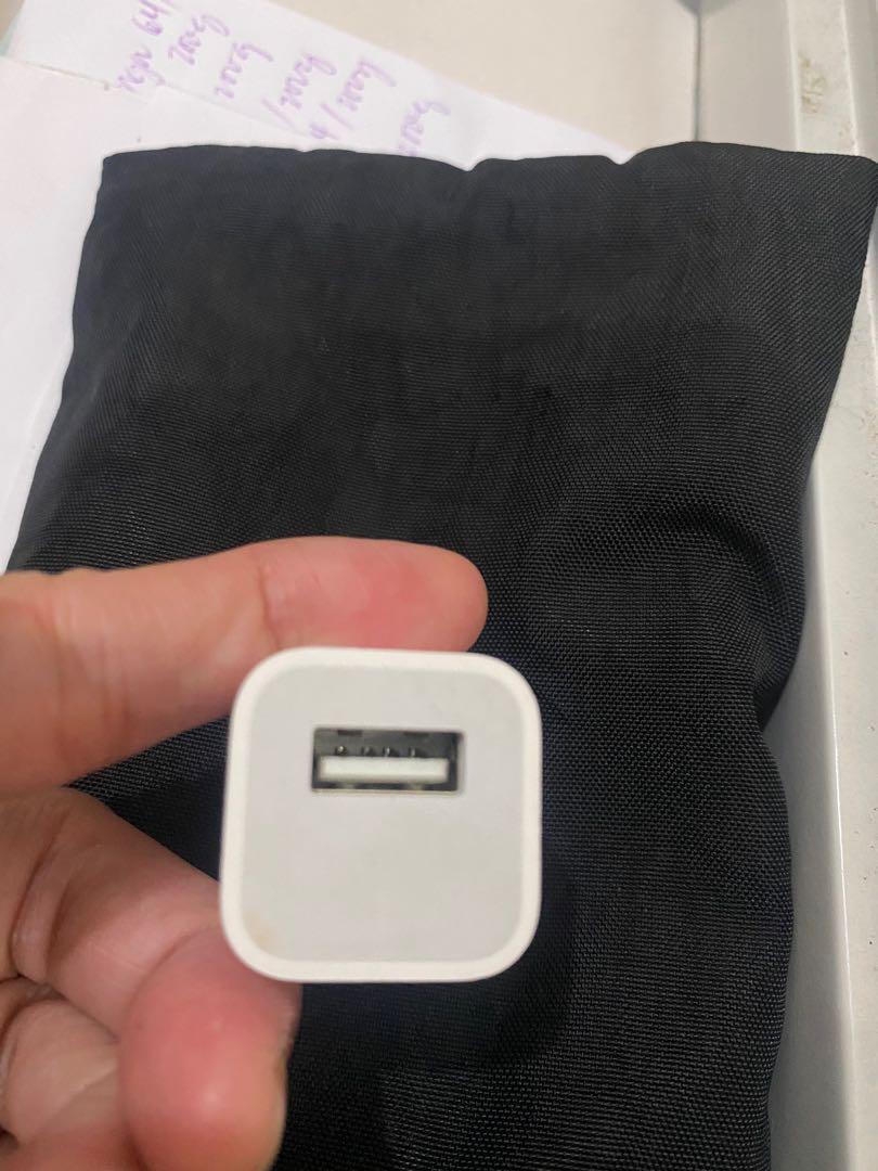 Apple Power adaptor (Category: Chargers & Cables) located in Manila. Submitted by chemit97 (Listing ID 1180309339, Image 3). Description: Selling my used apple power adaptor.