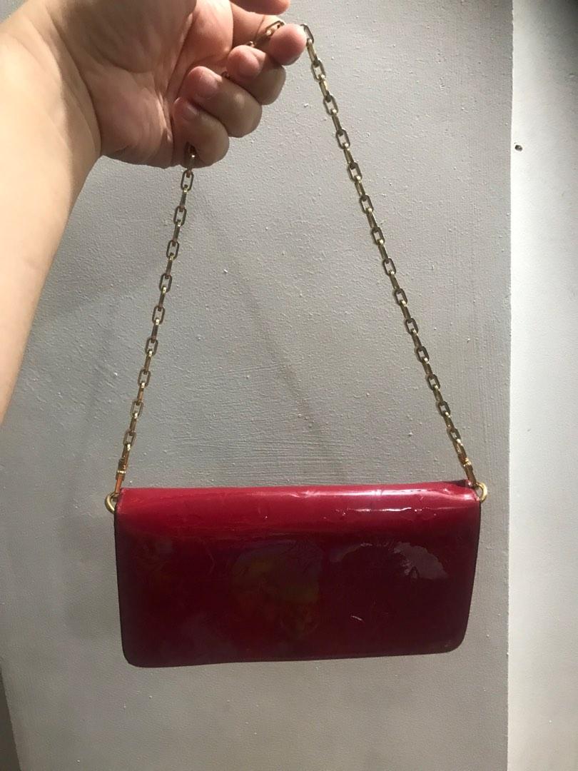 Authentic Louis Vuitton Vernis Wallet on Chain (Category: Luxury Bags & Wallets) located in Las Pinas. Submitted by bagluxxandmore (Listing ID 1180434086, Image 2). Description: Guaranteed authentic. With box. With minow sign of use. Please refer to the details photos.