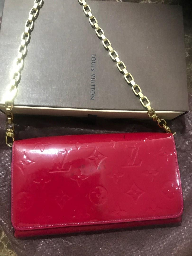 Authentic Louis Vuitton Vernis Wallet on Chain (Category: Luxury Bags & Wallets) located in Las Pinas. Submitted by bagluxxandmore (Listing ID 1180434086, Image 1). Description: Guaranteed authentic. With box. With minow sign of use. Please refer to the details photos.