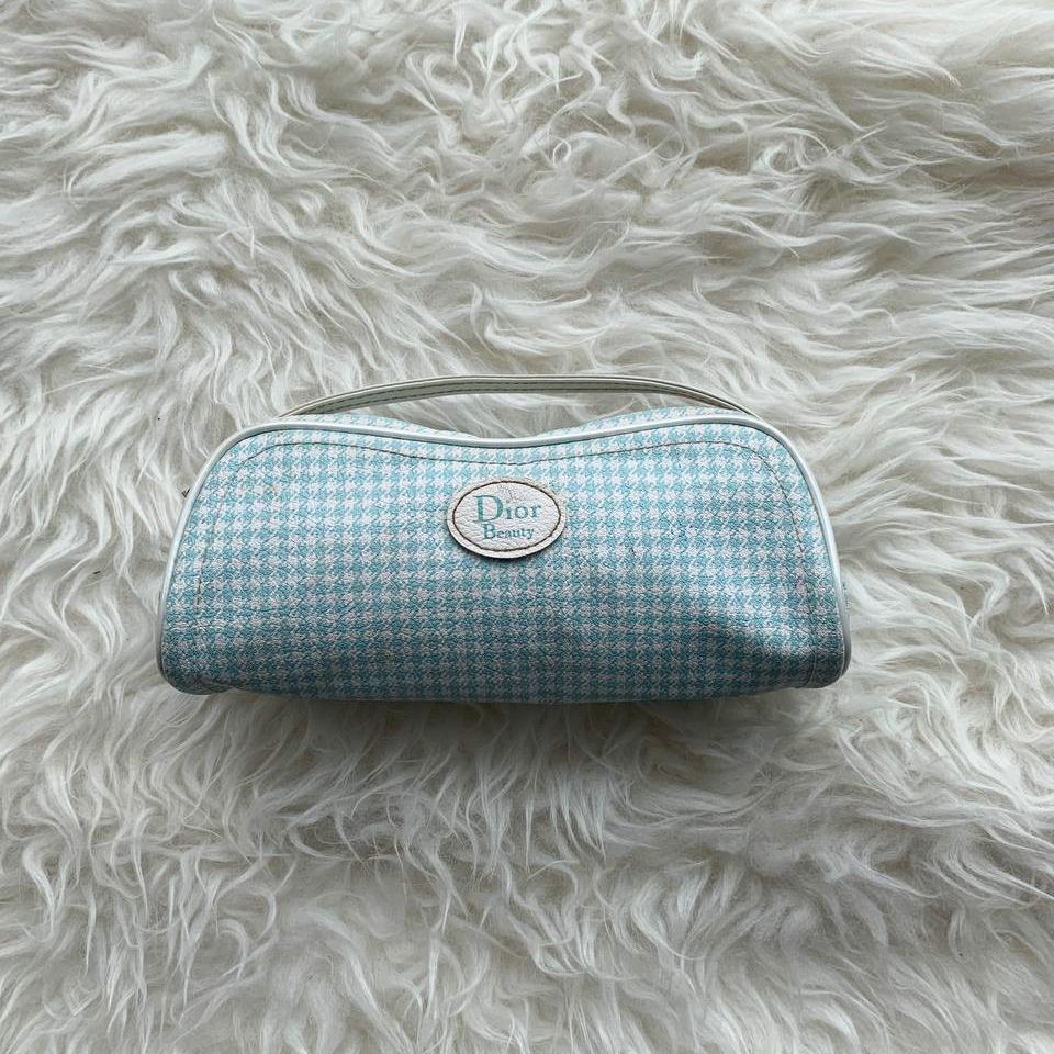 100% Gucci beauty pouch bag, Women's Fashion, Bags & Wallets, Purses &  Pouches on Carousell