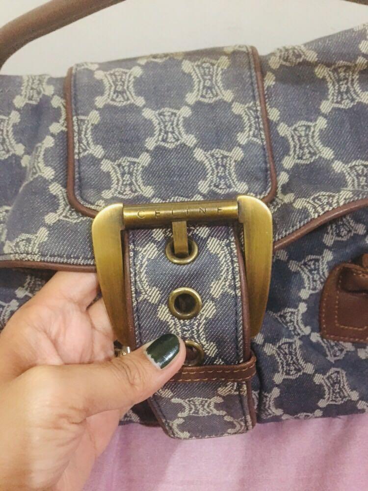 Celine TriompheHand Bag (Original) (Category: Luxury Bags & Wallets) located in Quezon City. Submitted by mhiemime (Listing ID 1180292989, Image 3). Description: Celine Triomphe Hand Bag Well used Loc. QC.