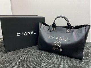 BNIB RARE Chanel Deauville tote 21P 21S Beige & Gold Tweed ✨✨, Luxury, Bags  & Wallets on Carousell