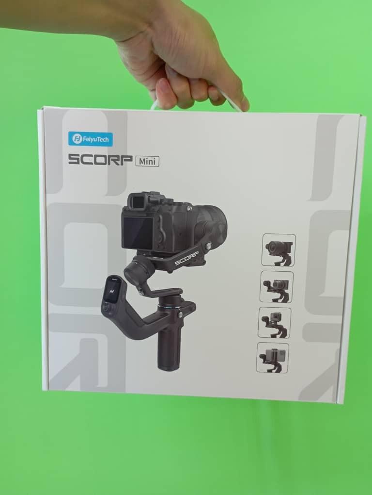 Stabilizzatore FeiyuTech SCORP Mini 3 Pro A 3 Assi Con Tracciamento AI, Carico 2kg, Per Mirrorless E Smartphone