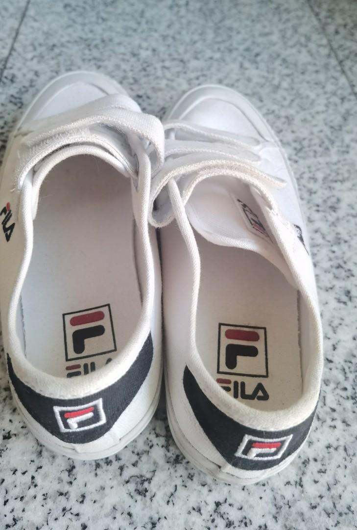 White fila hotsell size 4
