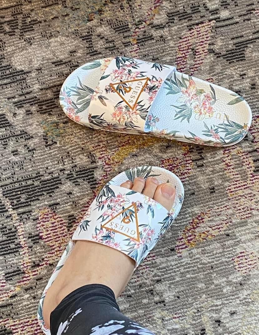 Guess slide size 7, Women's Fashion, Footwear, Slippers and slides on