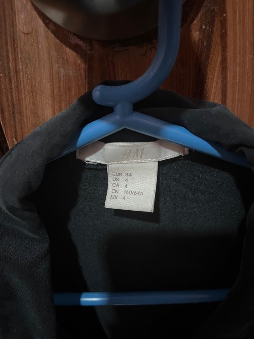 H&M Black Romper (Category: Rompers) located in Cainta. Submitted by inna.declutter (Listing ID 1180438639, Image 2). Description: Velvety material Rarely used Fits XS to S.