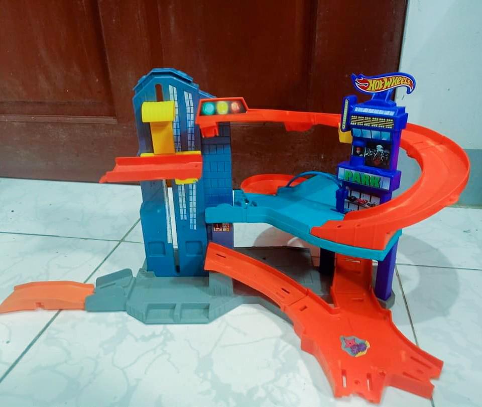 Hot wheels Workshop Track Builder Speedtropolis Track Set Hobbies