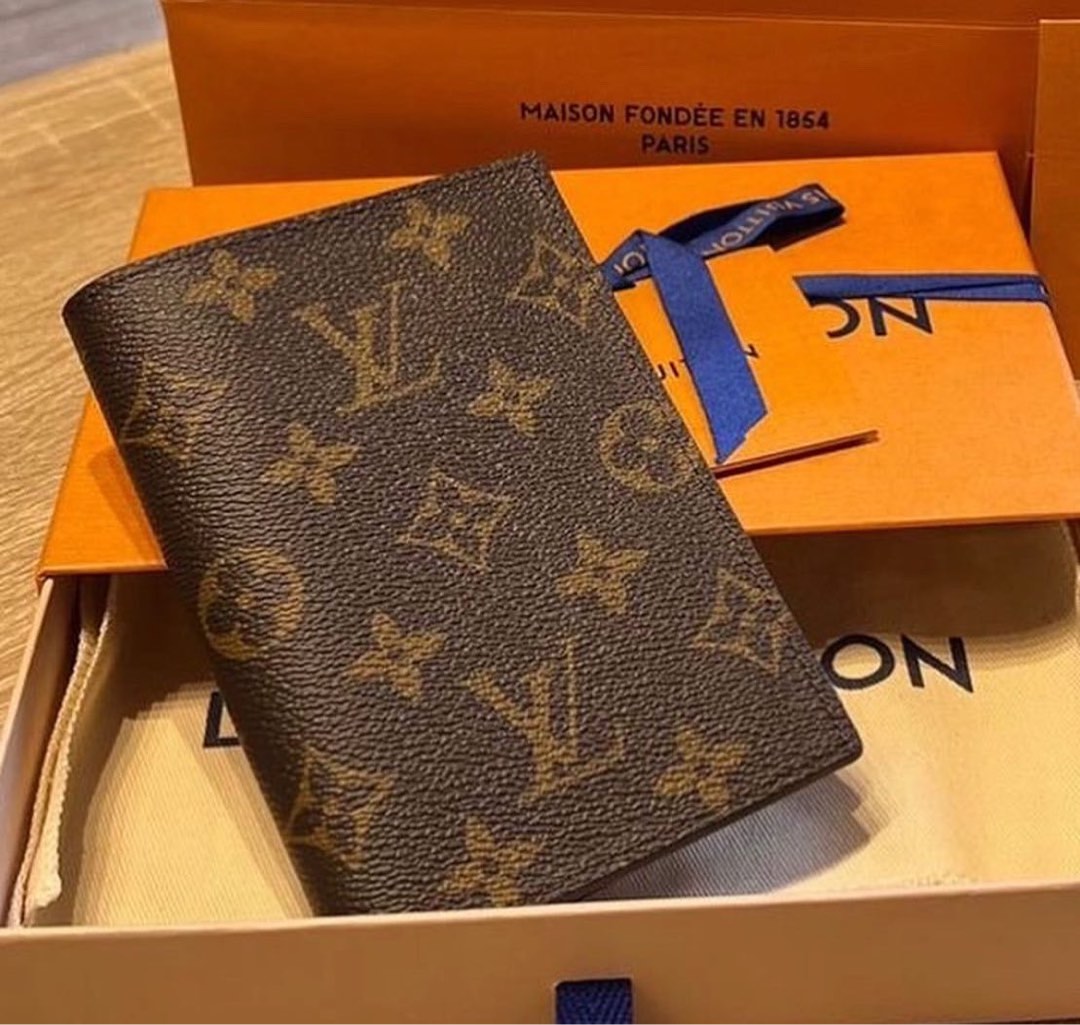 Louis Vuitton Passport Cover N64412 (Damier Ebene), Luxury, Accessories on  Carousell