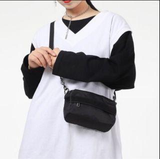 Nike黑色側背包