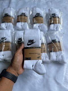 Nike Everyday Essential socks  Medium ONLY