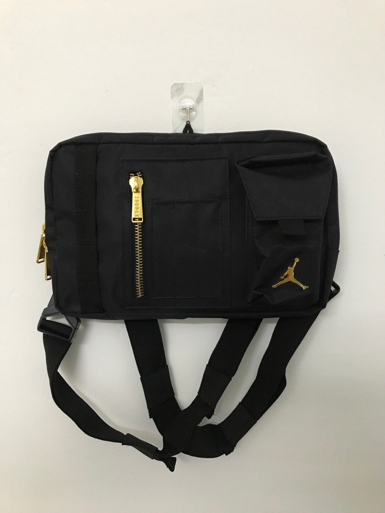 Paternal condado acelerador Nike Jordan MA-1 Chest Rig Nylon Bag, Luxury, Bags & Wallets on Carousell