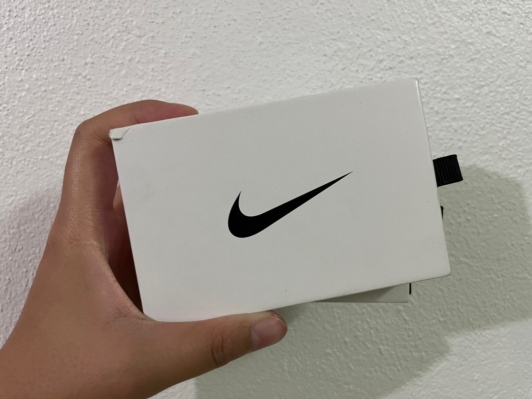 shoelace buckle nike