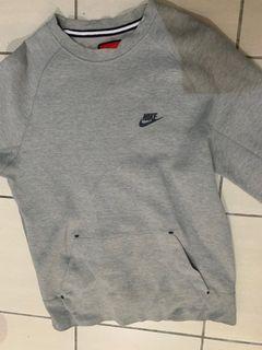 Nike 大學t