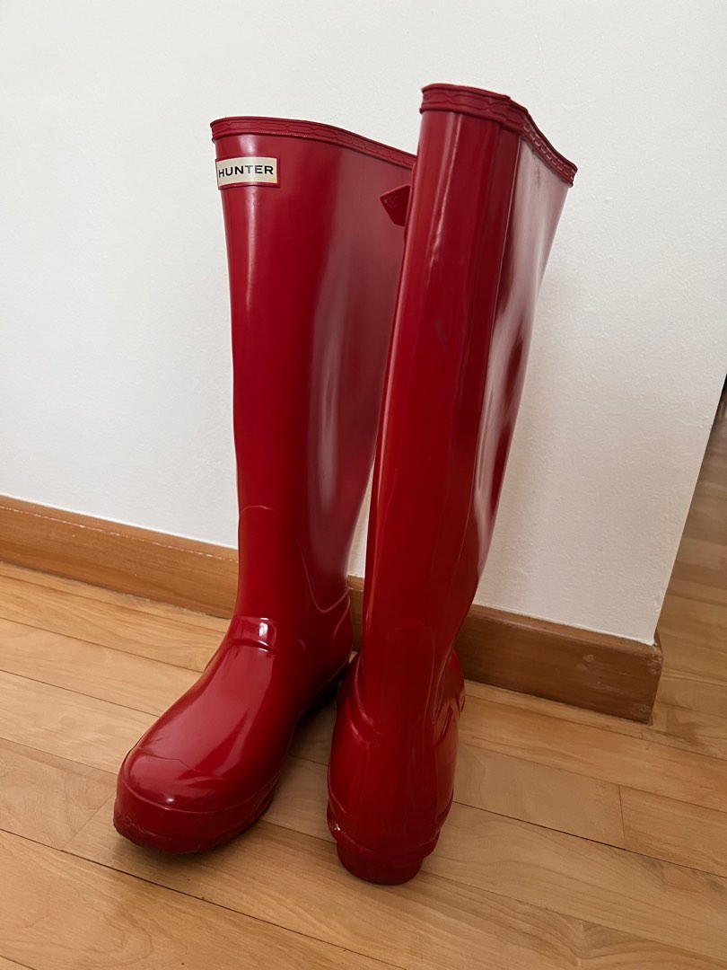 Red gloss hot sale rain boots