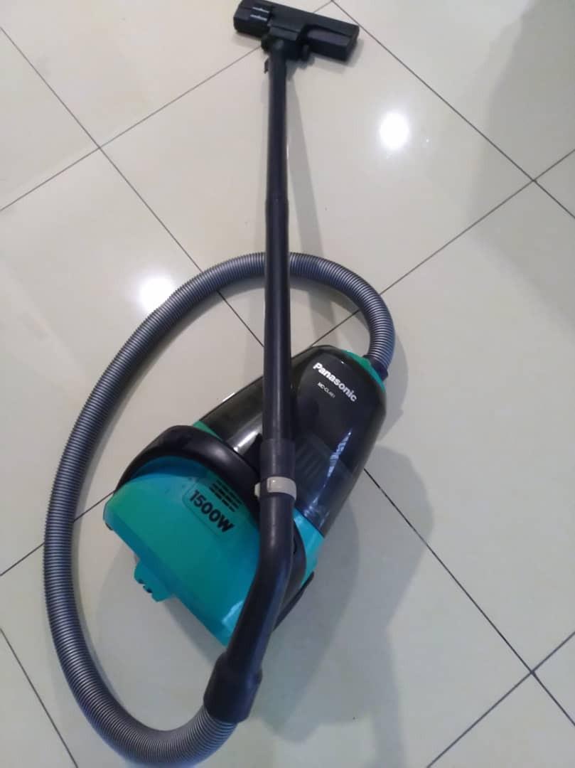 Panasonic MCCL481 bagless Vacuum, TV & Home Appliances, Vacuum Cleaner