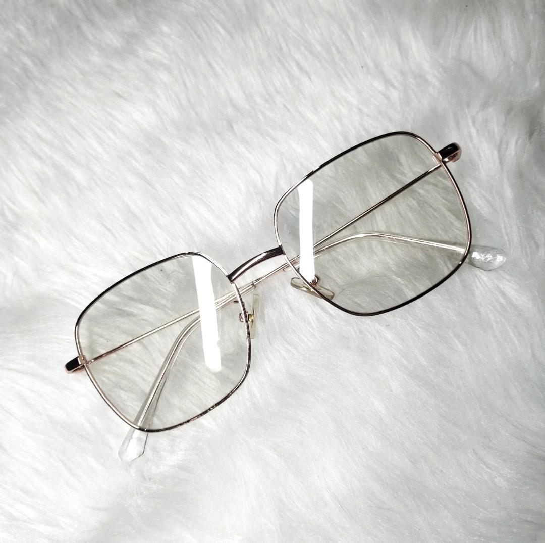 Peculiar Photochromic Transition Eyeglasses (Category: Sunglasses & Eyewear) located in Rizal. Submitted by _llyy (Listing ID 1180433127, Image 2). Description: bought it for 1,300.