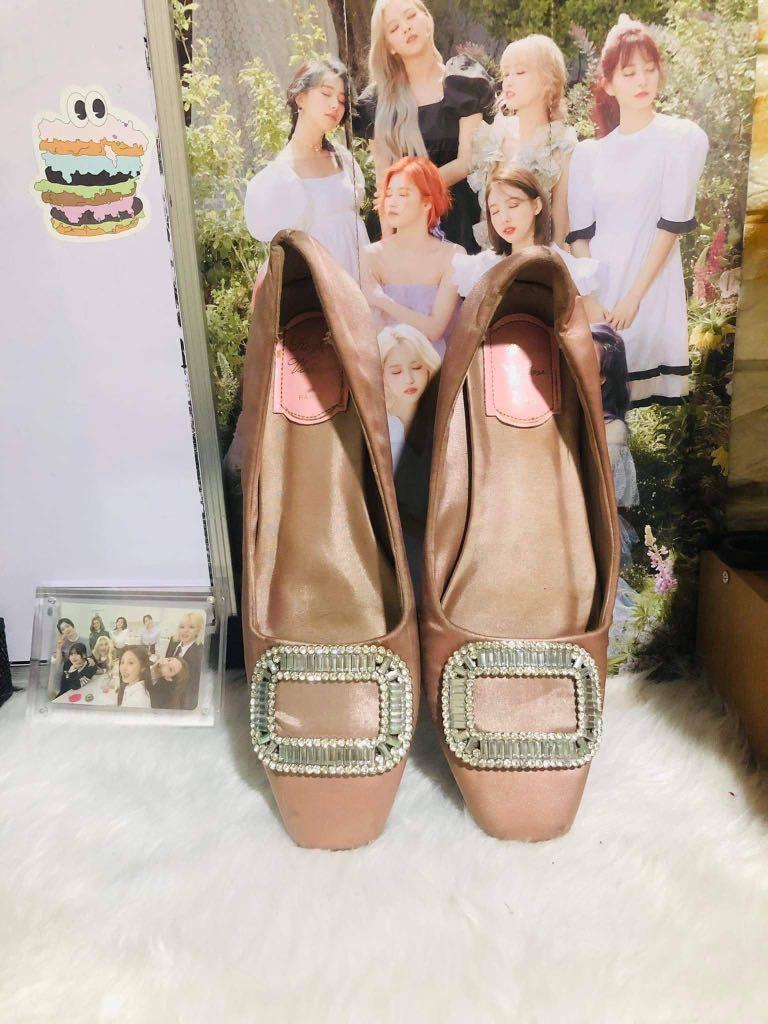 RV shoes (Category: Sneakers & Footwear) located in Mati. Submitted by michjake1009 (Listing ID 1180420107, Image 1). Description: In very good condition complete stones.