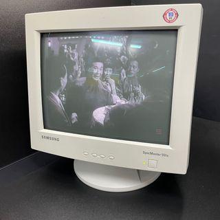 Samsung 15" CRT Monitor｜ 2002年出產｜15吋  1024x768 解像度｜比例 4:3｜VGA 輸入｜可以連 Windows/macOS (用轉接頭)｜跟多個喇叭底座(可見圖) #古董 古玩 復古 懷舊 電腦螢幕 舊MON#