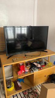 Samsung 32" HD T4300 Smart TV with FREE TV Rack included