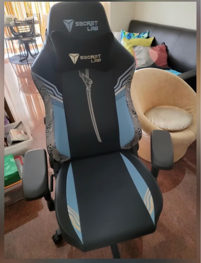 SecretLab Titan League of Legends. Foot rest included. Fast deal