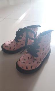 Sepatu anak