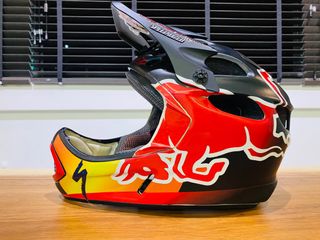 Fox v3 red online bull helmet