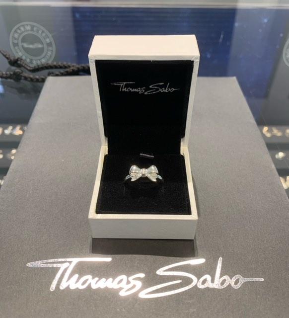 Thomas Sabo sterling silver bow ring in size 52