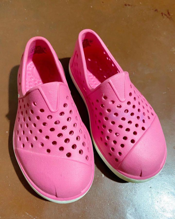 Toms shoes C7 /13.5cm (Category: Babies & Kids Fashion) located in Manila. Submitted by nallazaid (Listing ID 1180414488, Image 1). Description: C7 or 13.)cm (1-2t) Excellent condition Outgrown Like native shoes.