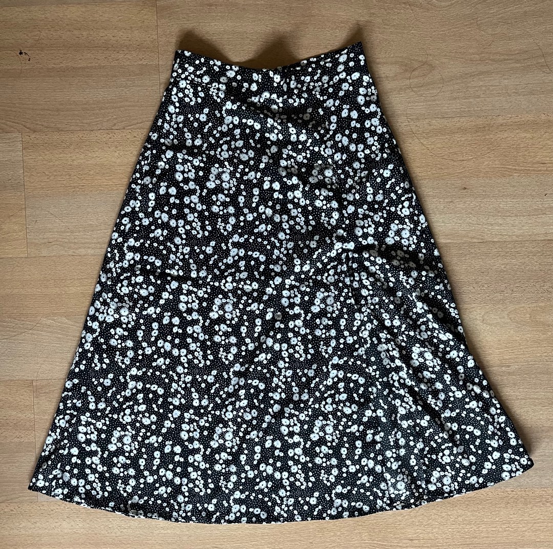 Womens / Girls Briggs Size S Black & White Floral Skirt