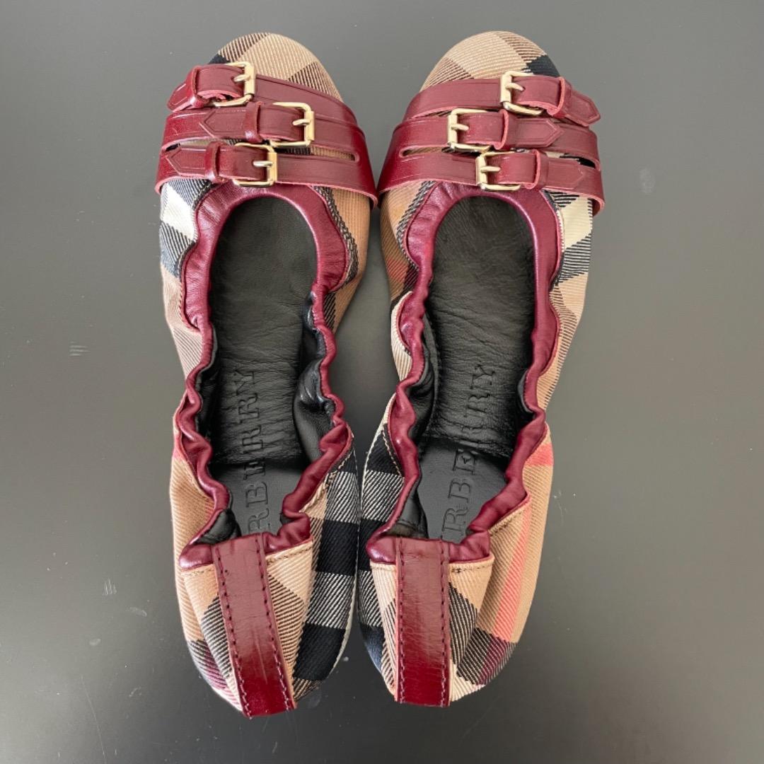 Burberry falcony flats top