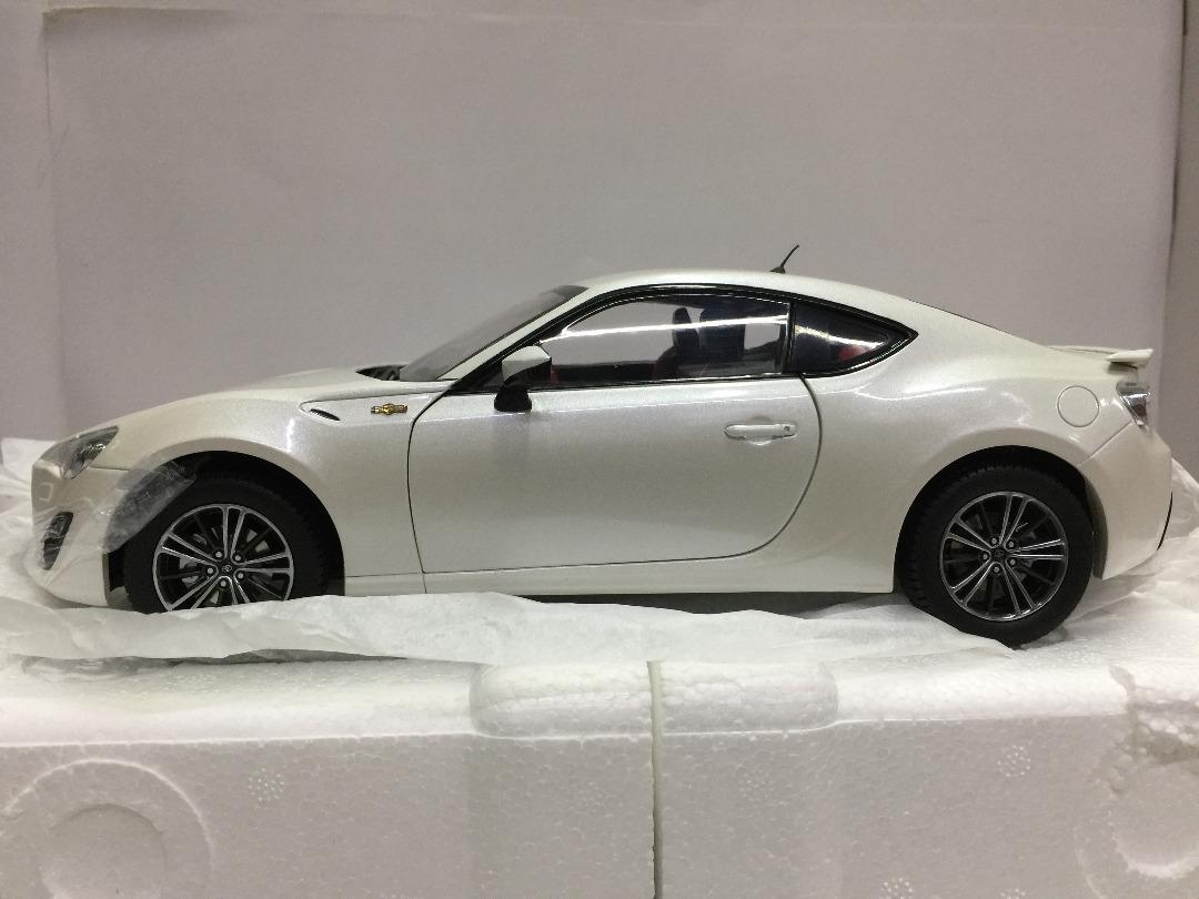 CENTURY DRAGON 世紀龍1/18 TOYOTA GT86 WHITE CDTO-1002 CD25-1