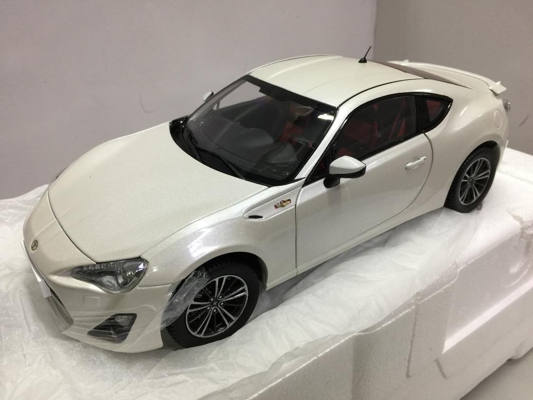 CENTURY DRAGON 世紀龍1/18 TOYOTA GT86 WHITE CDTO-1002 CD25-1