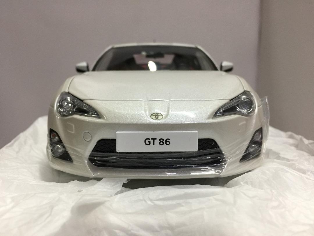 Century Dragon 1/18 トヨタ　GT86 ホワイト Century Dragon 1002A TOYOTA GT86 WHITE PEARL 1/18 Modellino