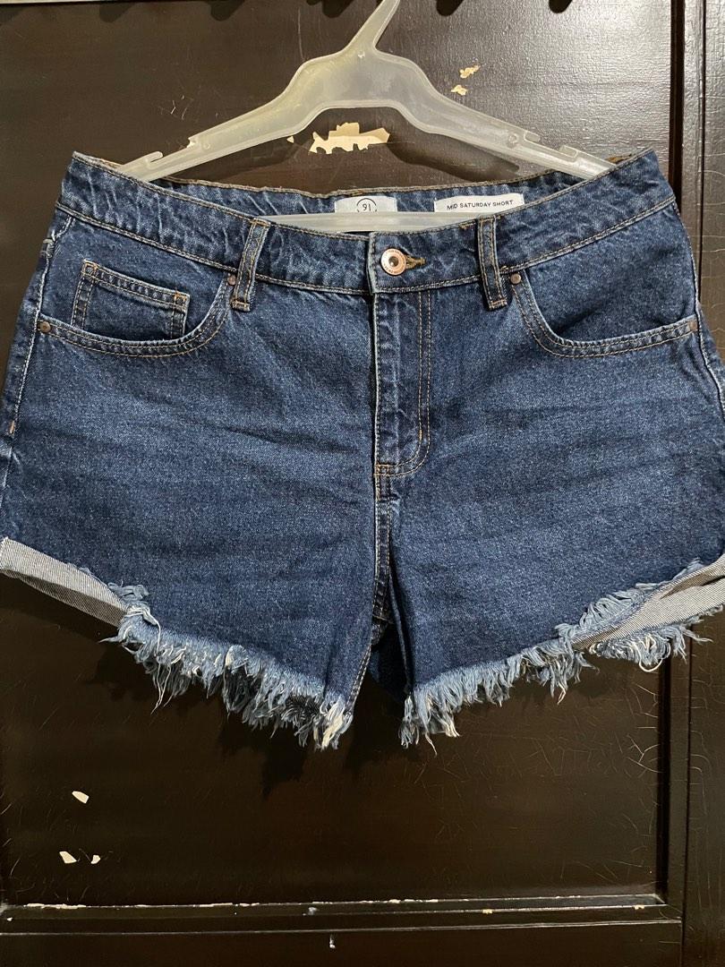Cotton On Shorts (Category: Shorts) located in Taguig. Submitted by the_abilty (Listing ID 1180495402, Image 1). Description: .
